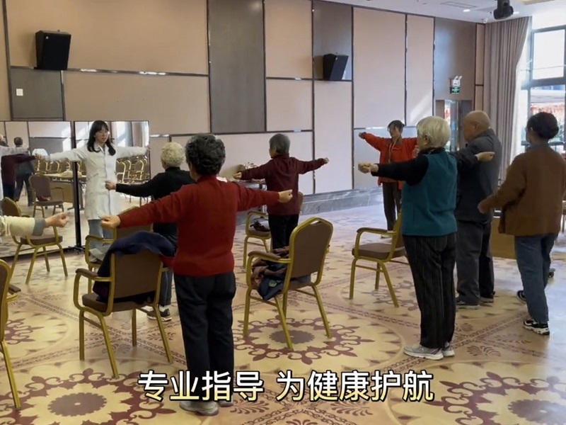 苏大护理学院专业团队携手Kaiyun官方网站登录入口，为老年人进行肌肉力量测试及运动指导